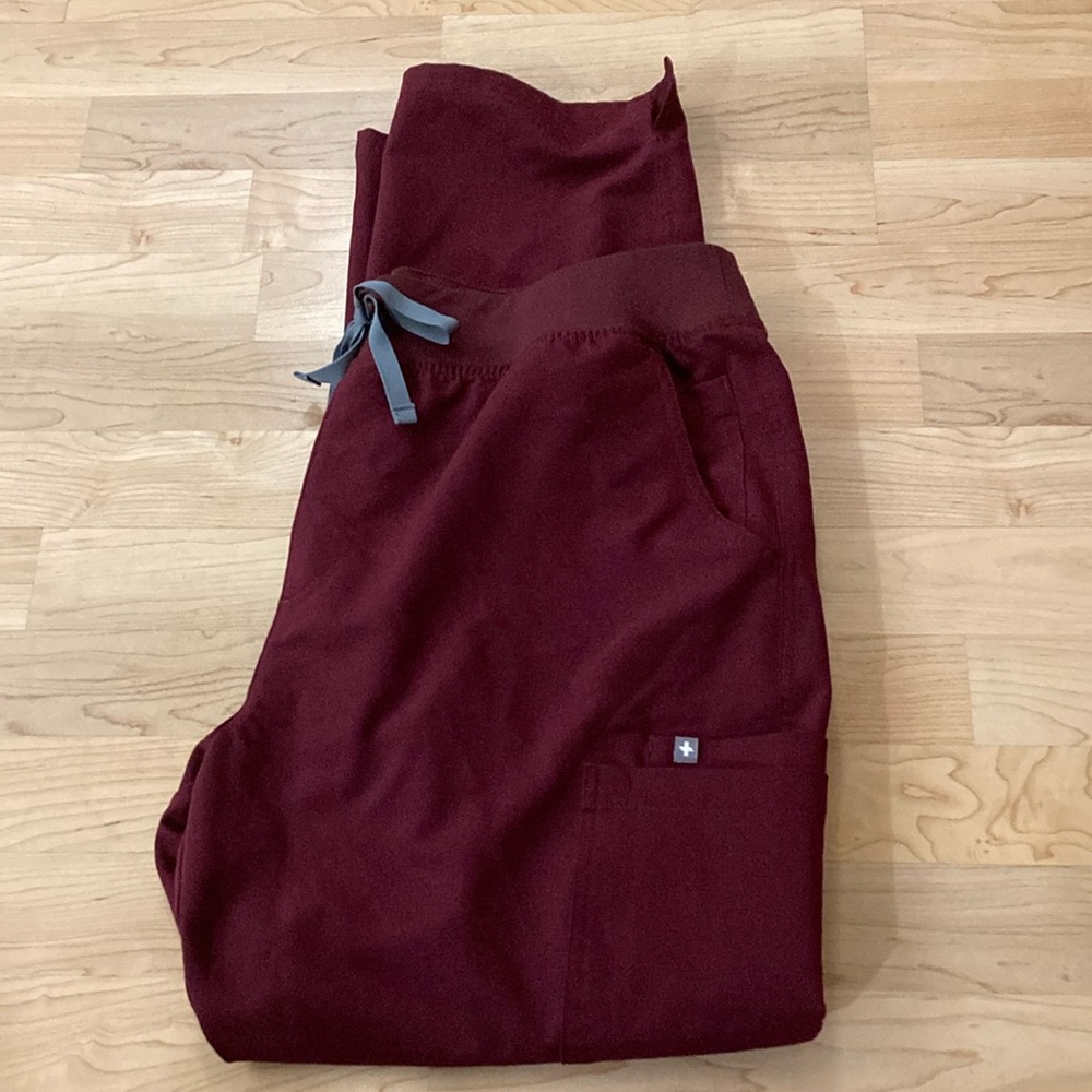 Figs burgundy Yola pant